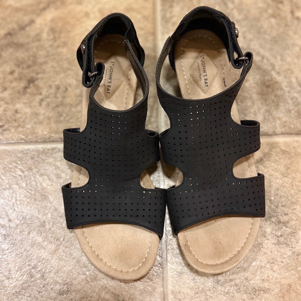 St Johns Bay Newcastle Black Perforated Wedge Sandals Memory Foam Womens 8.5 M - Picture 5 of 11